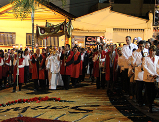 Paróquias de Aparecida celebram Corpus Christi